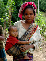 Khmu woman with child, Ban Khoup