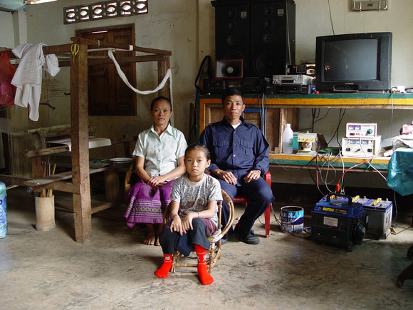 Boatman and family, Ban KhongKham
