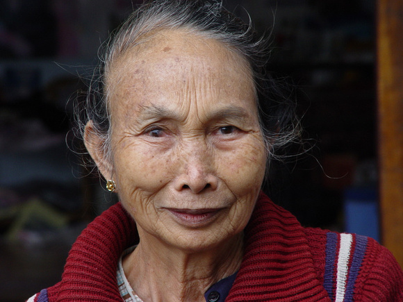 Old Tai Lue lady, Ban Nam Thoum